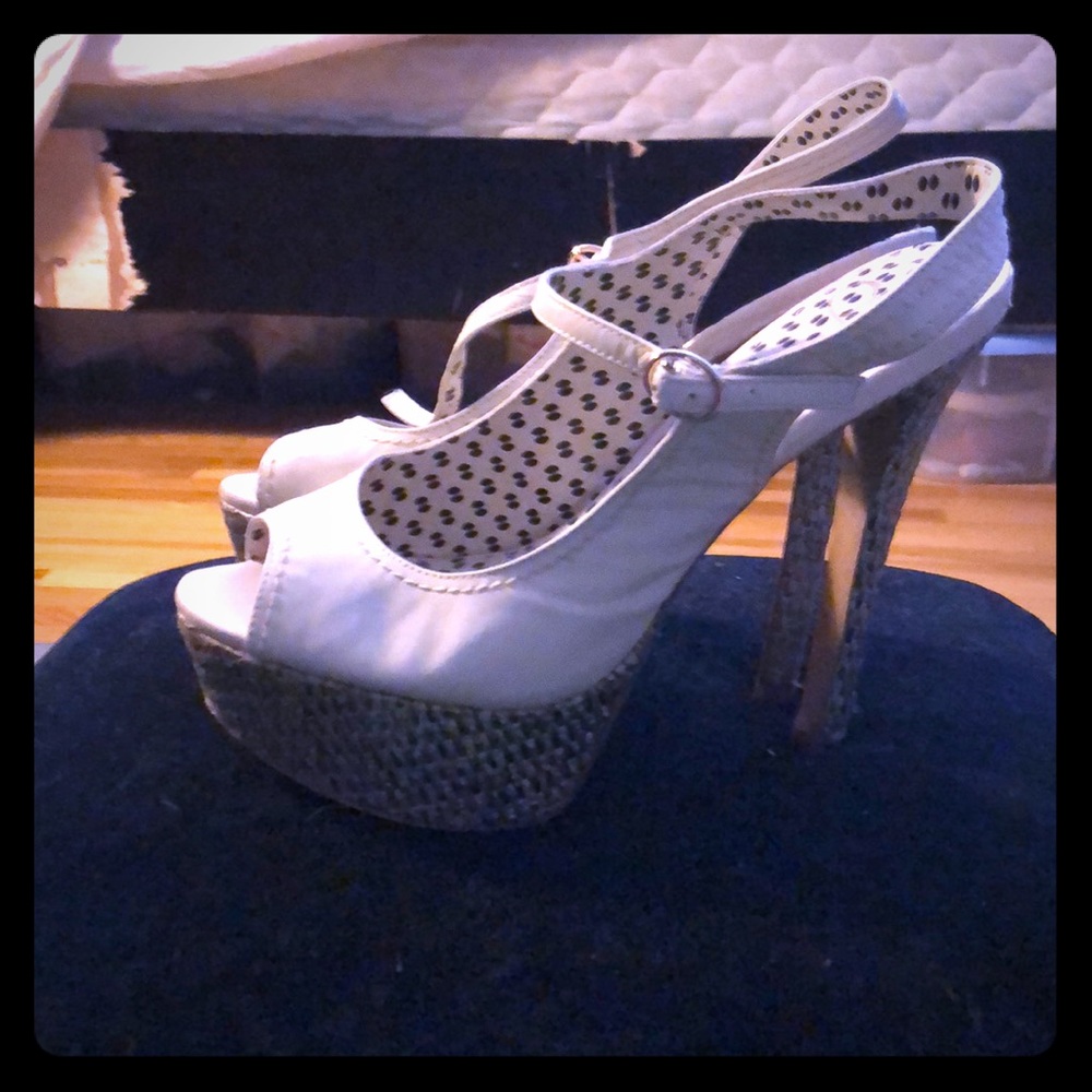 Preowned platform Jessica Simpson heels
